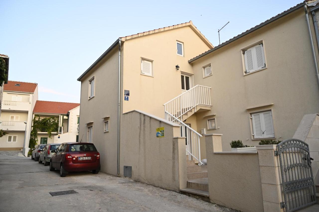 Apartments "Sea View" Miki & Ivana Bol Exterior photo