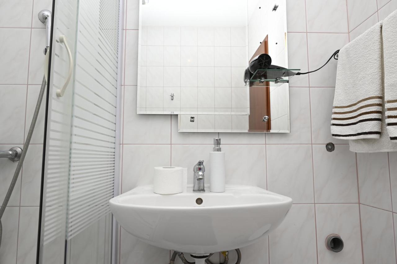 Apartments "Sea View" Miki & Ivana Bol Exterior photo